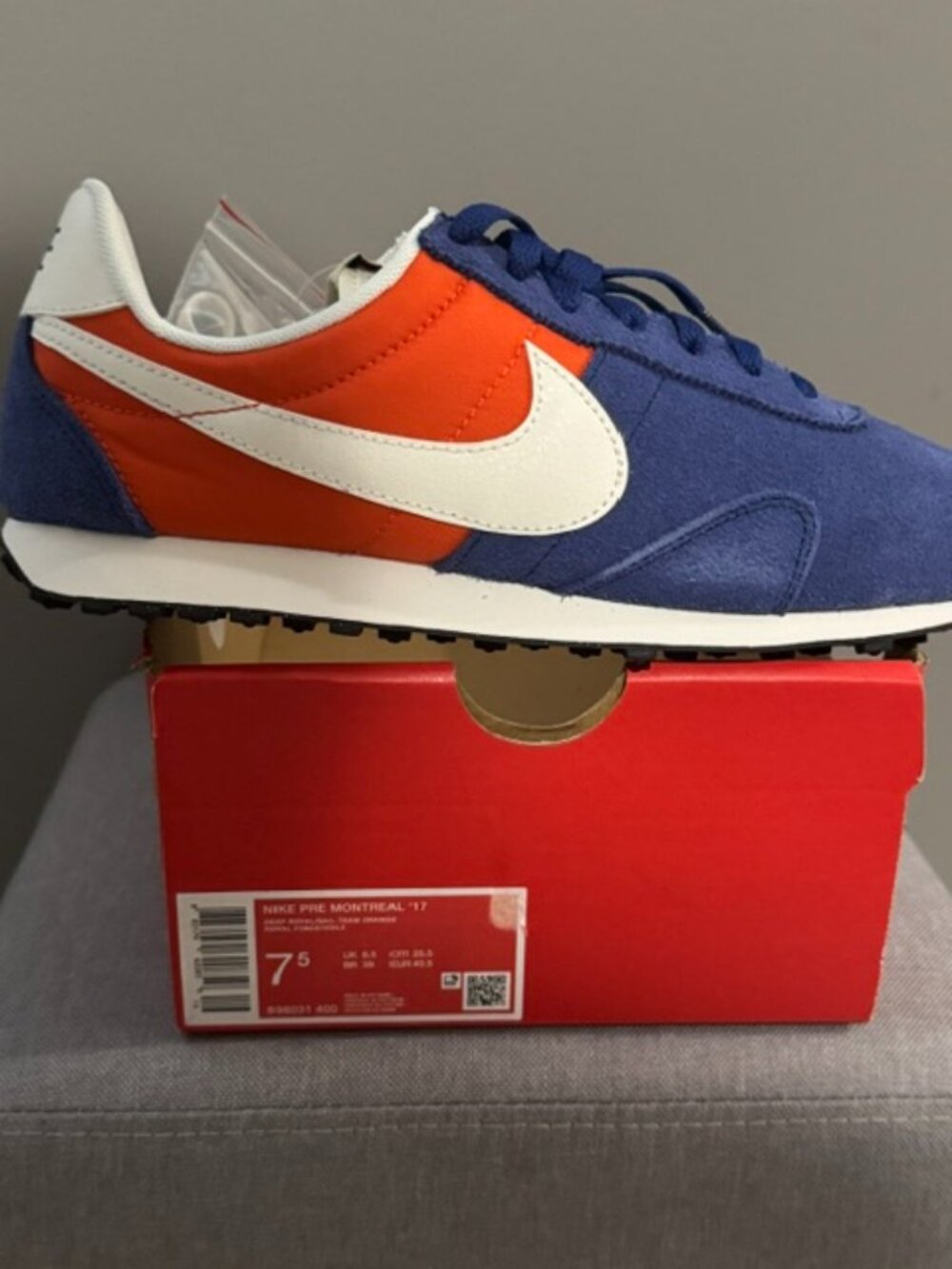 NEW YORK KNICKS COLORED SNEAKERS Size 7.5-Nike Pre Montreal Racer Vintage Blue